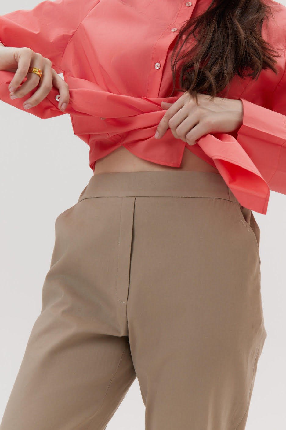 бежевые брюки