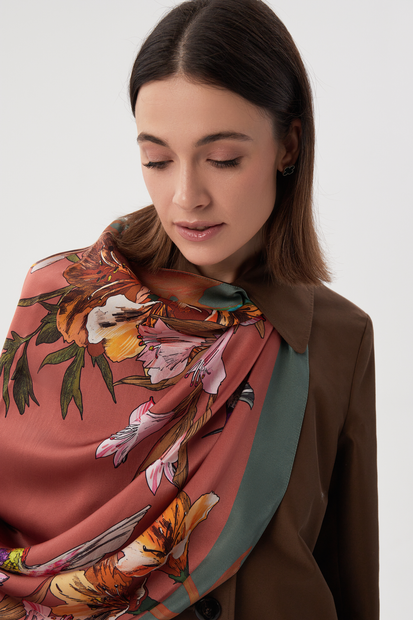 Эксперименты с длиной и формой платка для разнообразия в образе 5